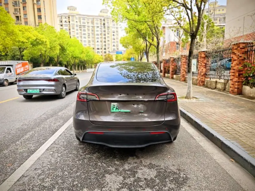 Tesla 2022 Model Y rear-wheel drive version (facelift) automatic gear 4