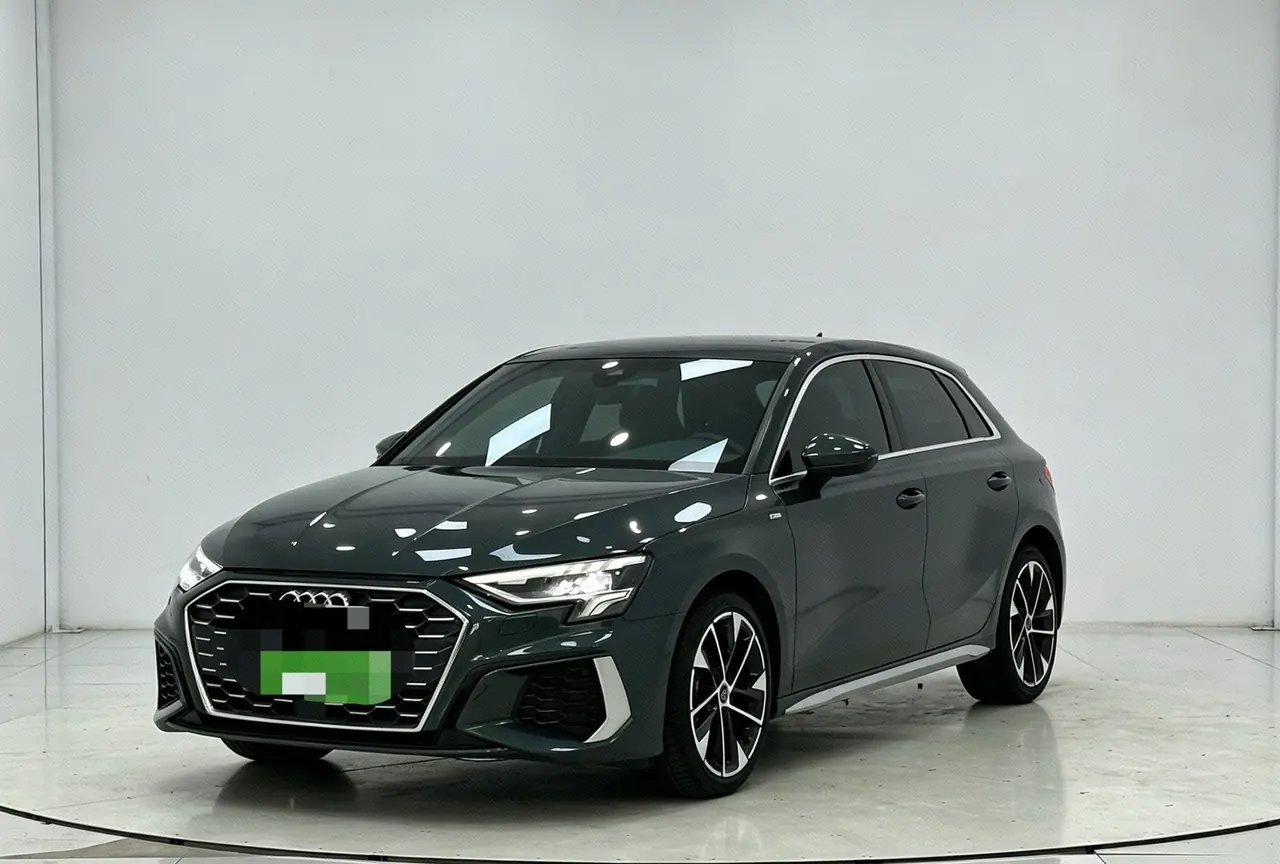 Открыть галерею: Audi 2022 A3 Sportback 1.4TFSI 35TFSI Fashion Sports Automatic