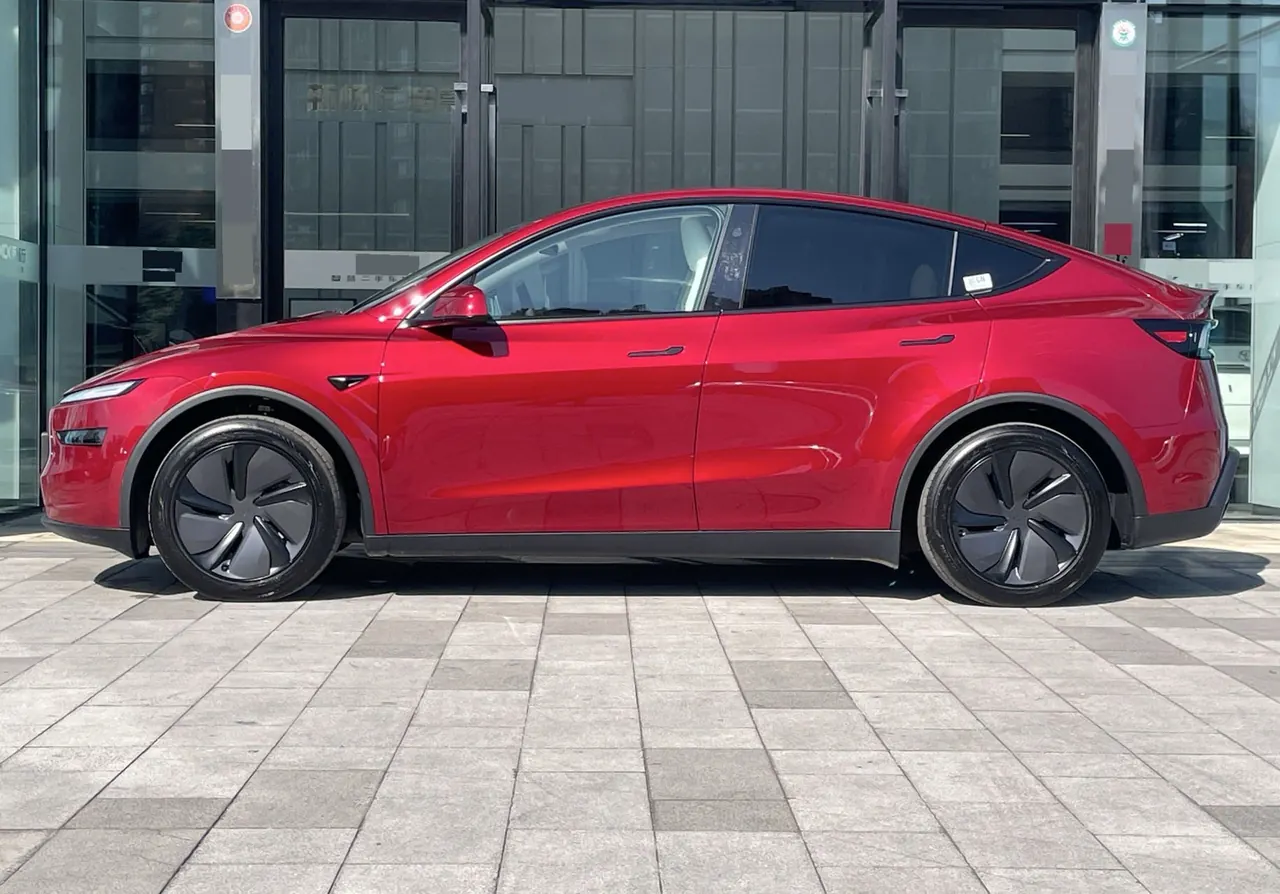 Tesla 2025 Model Y rear-wheel drive version automatic transmission 2