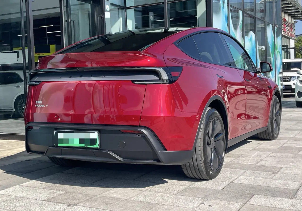 Tesla 2025 Model Y rear-wheel drive version automatic transmission 3