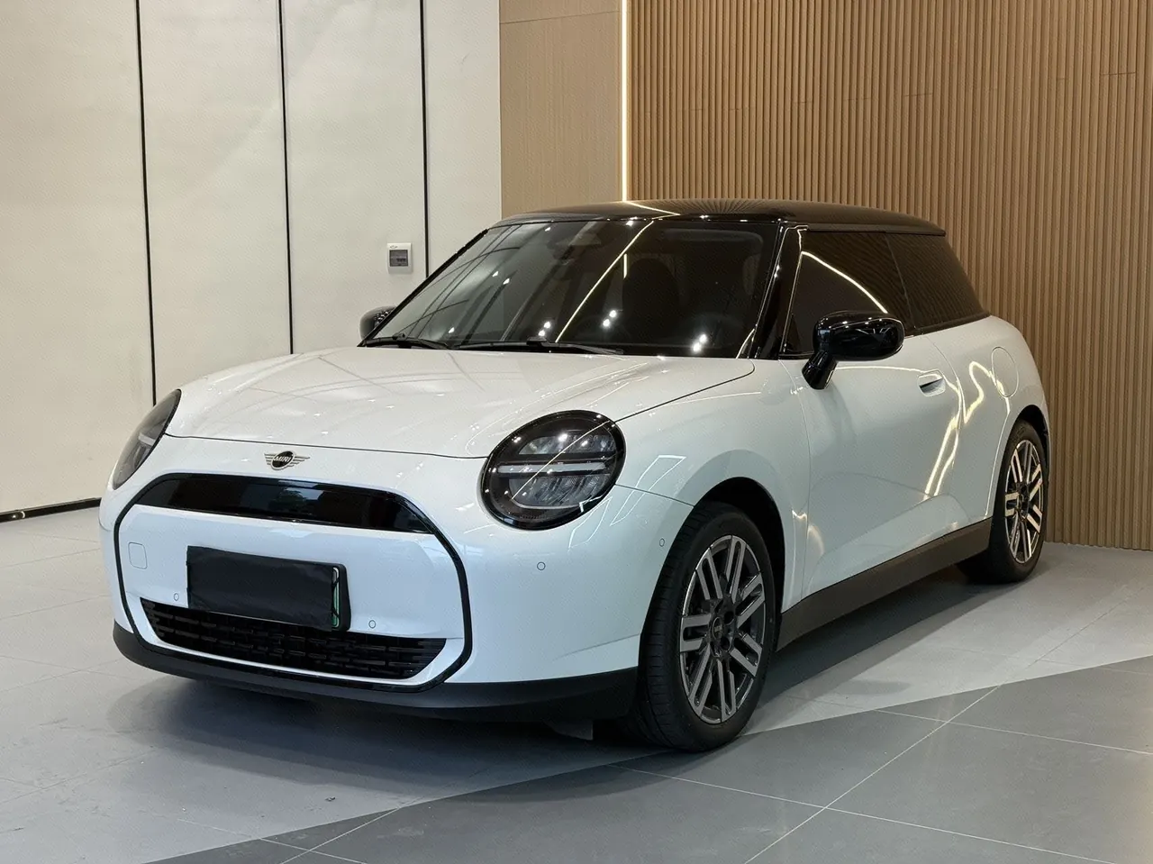 Open image lightbox: MINI 2025 Mini Cooper E 466km Cooper E Classic (Modified) Automatic Gear