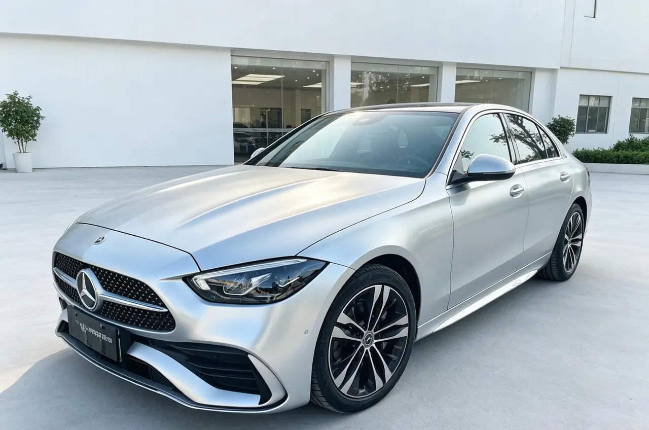 Открыть галерею: Mercedes Benz Class C 2025 C 350 e L 2.0T (changed) automatic gear
