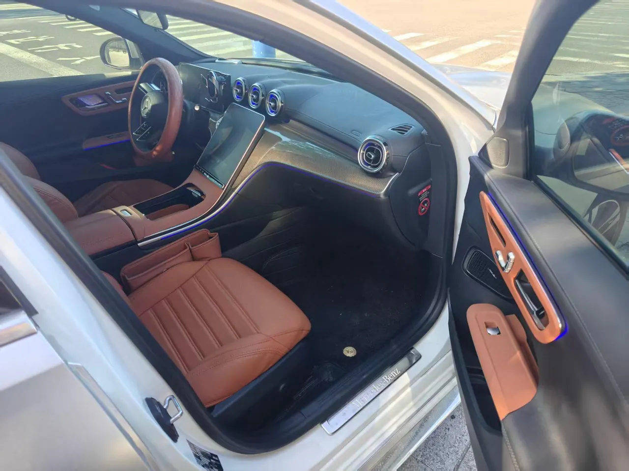 Mercedes Benz Class C 2025 C 350 e L 2.0T (changed) automatic gear 3