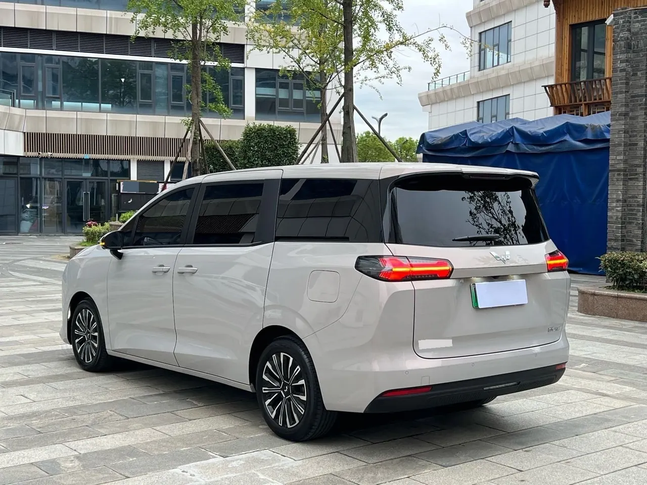 WuLing 2025 Starlight 730 1.5 Stepless 125km Luxury Automatic Transmission 9