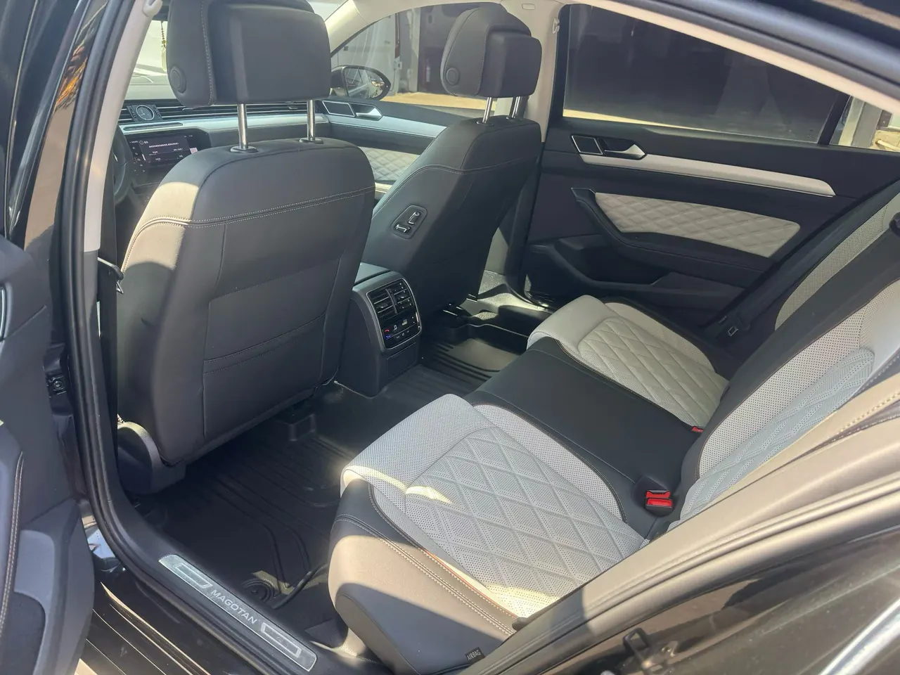 Volkswagen 2025 Magotan 2.0TSI 330TSI 2 million luxury automatic gear 8