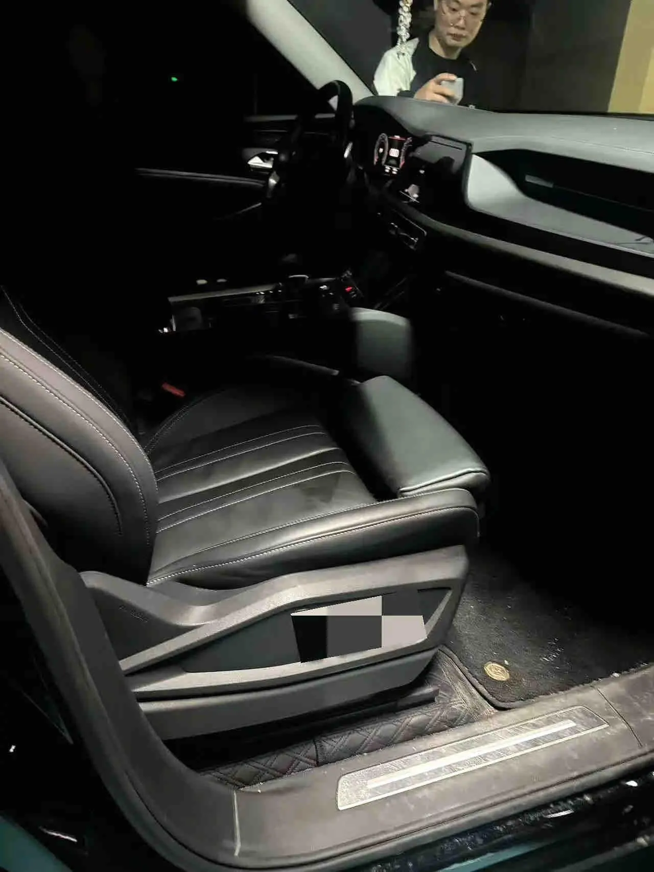 Audi 2025 Q6 2.0TFSI 40TFSI Quattro Commemorative Edition Yu Lin Set 7-seat Automatic Block 4