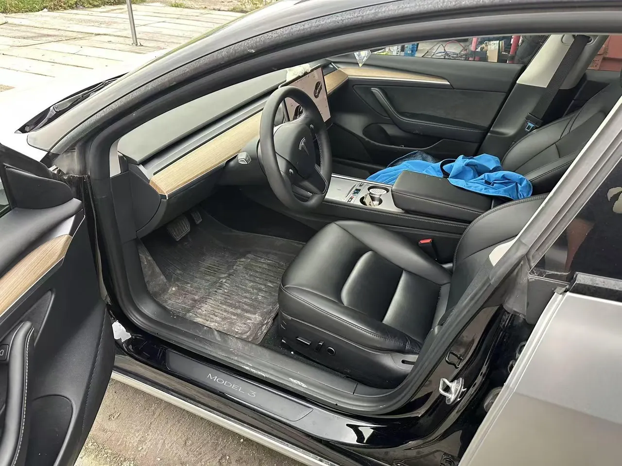 Open image lightbox: Tesla 2022 Model 3 rear-wheel drive version of automatic transmission