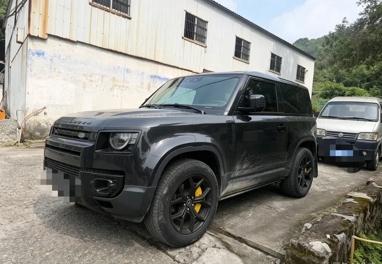 Open image lightbox: Land Rover Guard (Imported) 2022 Guard 90 2.0T P300 SE Automatic Gear