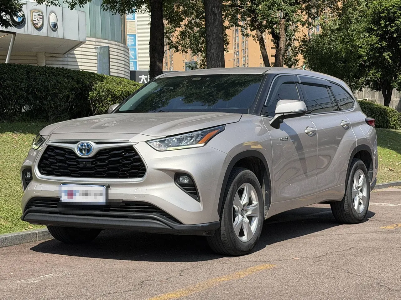Open image lightbox: Toyota 2022 Highlander Dual Engine 2.5 Stepless Four-wheel Drive Elite Edition 7-seat Automatic Transmission