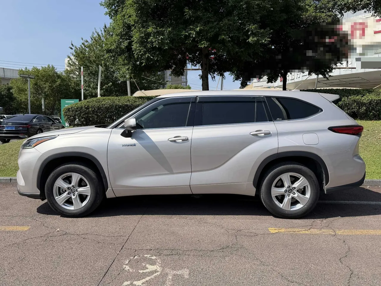 Toyota 2022 Highlander Dual Engine 2.5 Stepless Four-wheel Drive Elite Edition 7-seat Automatic Transmission 2