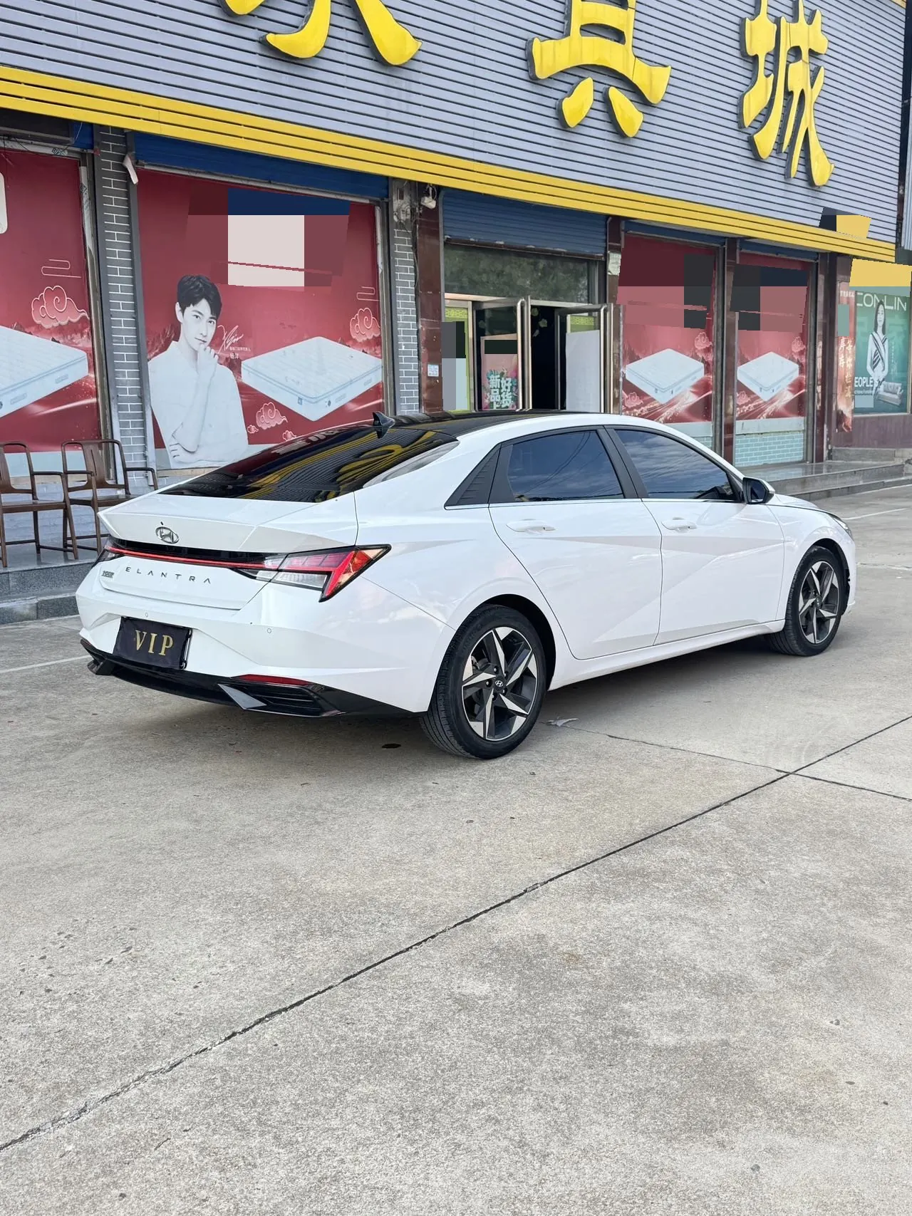 Hyundai 2023 Elantra -3-compartment 1.5 stepless LUX premium automatic gear 5