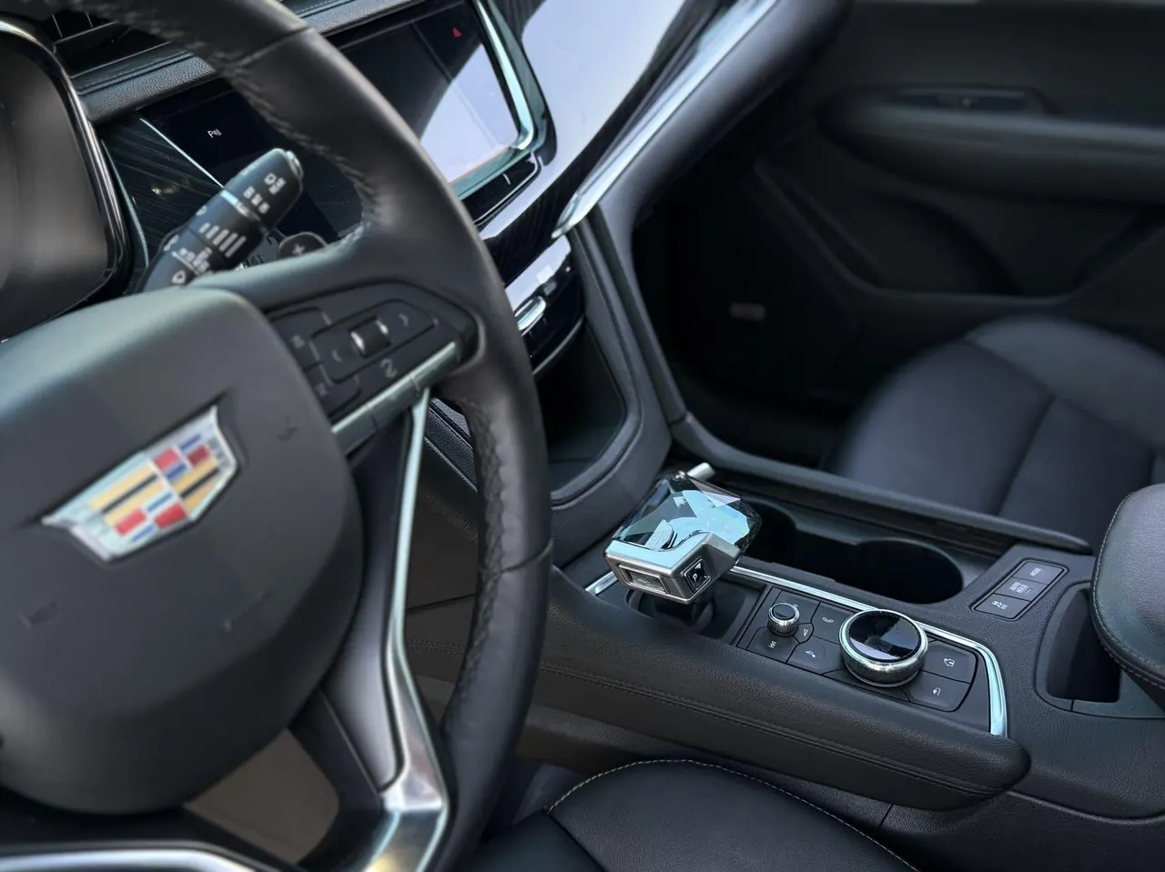 Cadillac 2022 XT6 48V 2.0T 7-seat four-wheel drive luxury automatic gear 8