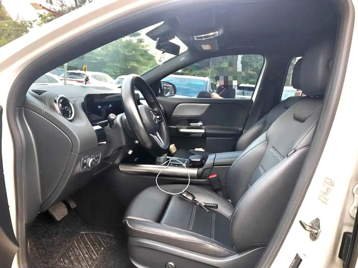 Mercedes Benz 2020 GLA 180 1.3T automatic gear 3