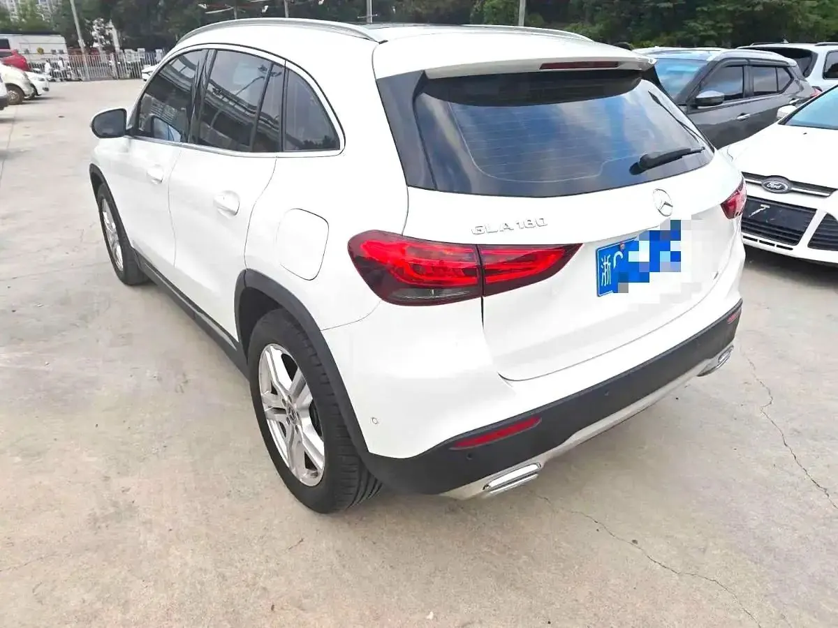 Mercedes Benz 2020 GLA 180 1.3T automatic gear 8