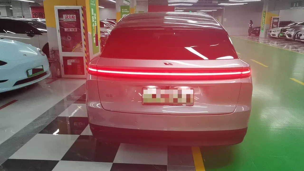 Li 2025 i6 four-wheel drive basic automatic transmission 8