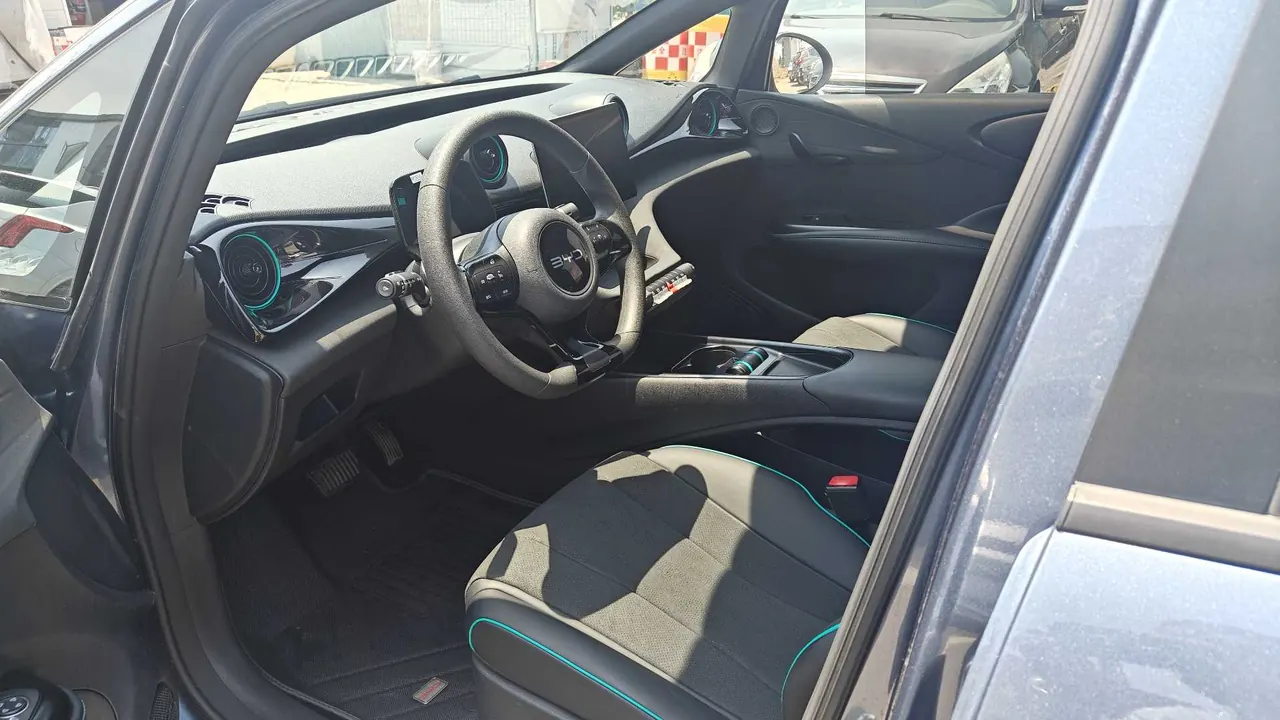 BYD 2025 Dolphin 420km Vital Edition Automatic Gear 5