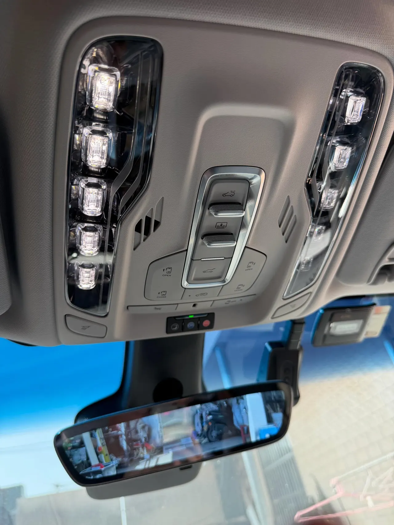 Buick 2025 GL8 ES Lu Zun 48V 2.0T Enjoy Heyue Edition Automatic Gear 13