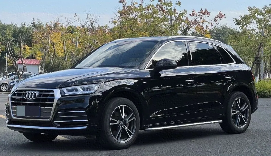 Открыть галерею: Audi 2020 Q5L 2.0TFSI 40TFSI Rongxiang Fashion Automatic