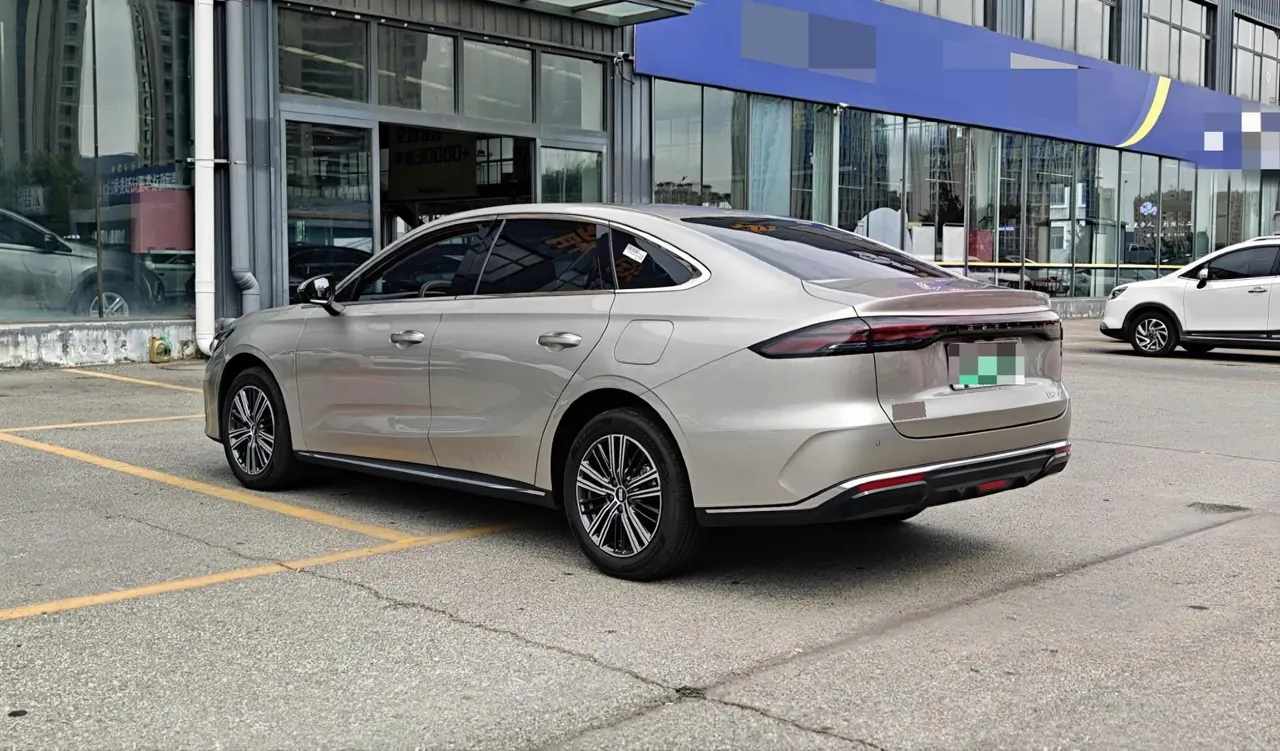 Geely Galaxy 2025 xingyao 6 EM-i 1.5 125km exploration version automatic gear 2