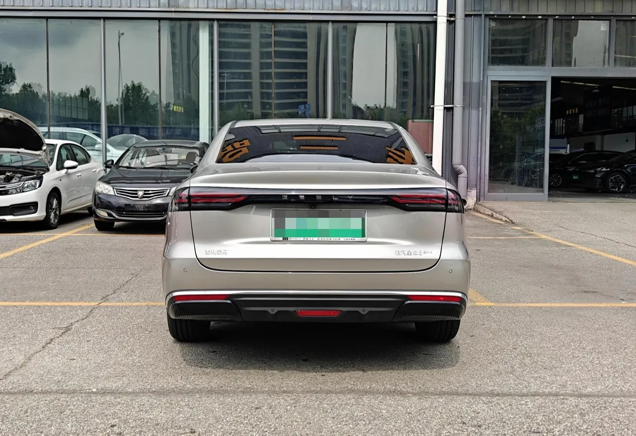 Geely Galaxy 2025 xingyao 6 EM-i 1.5 125km exploration version automatic gear 3