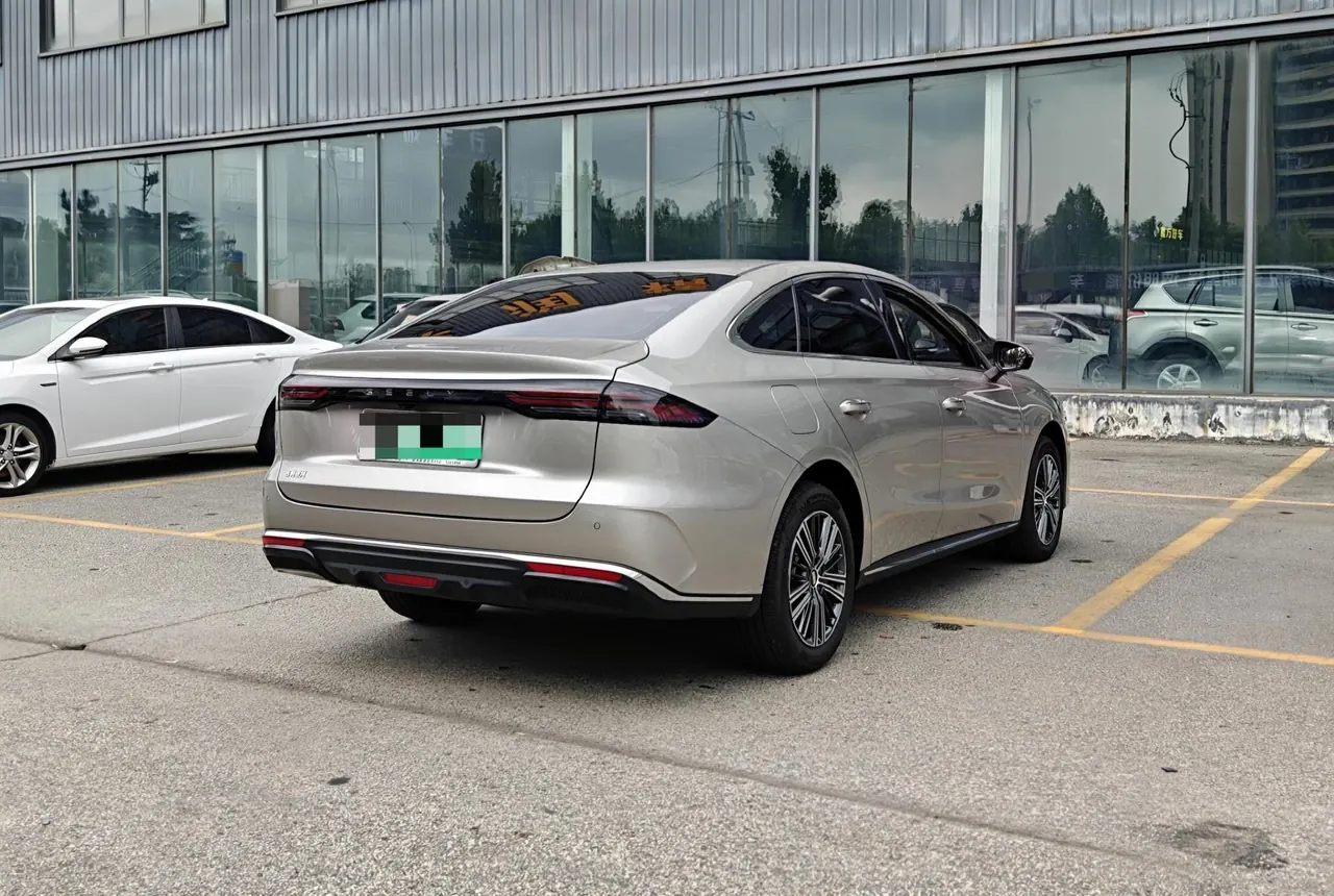 Geely Galaxy 2025 xingyao 6 EM-i 1.5 125km exploration version automatic gear 4