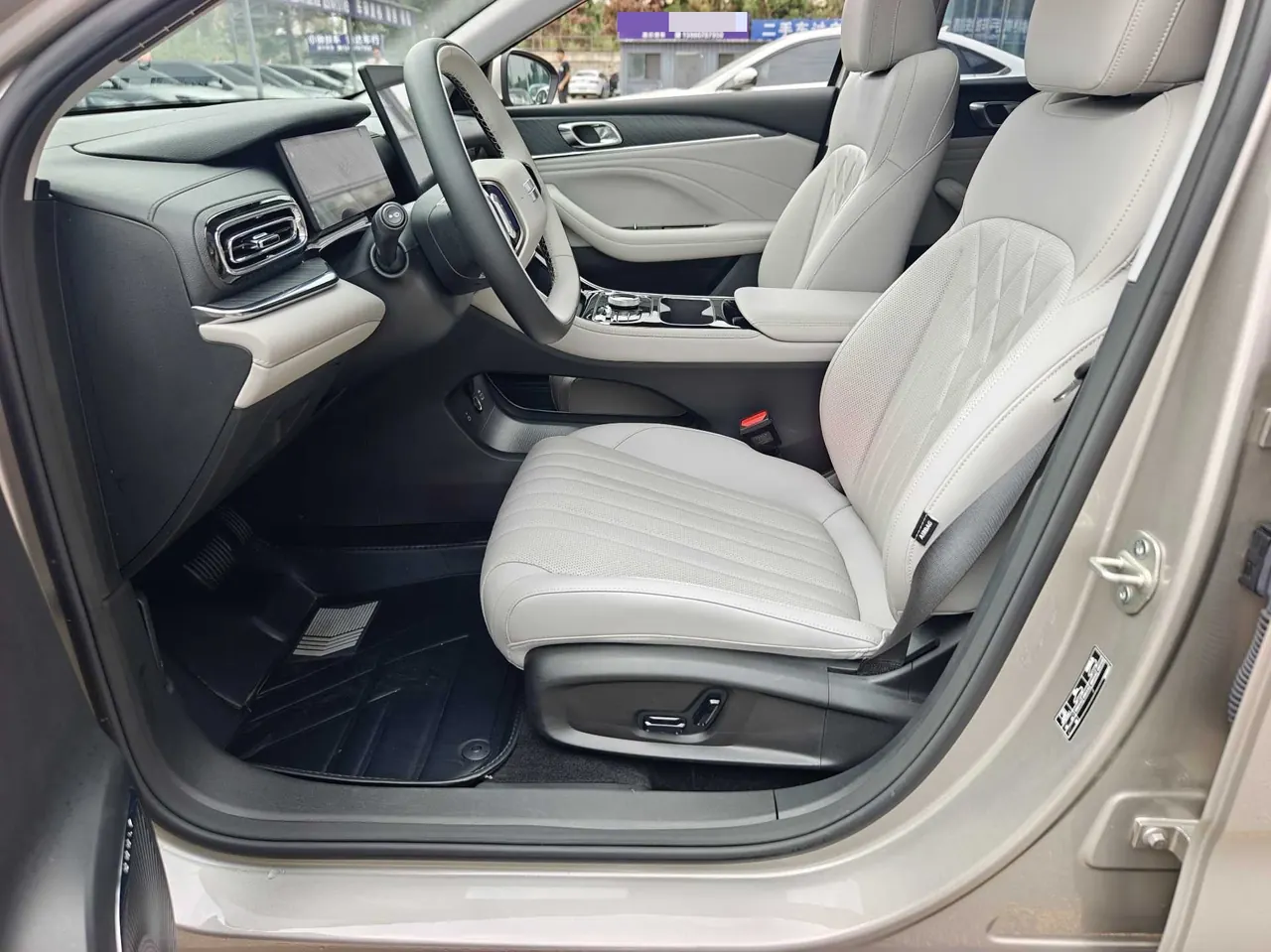 Geely Galaxy 2025 xingyao 6 EM-i 1.5 125km exploration version automatic gear 7