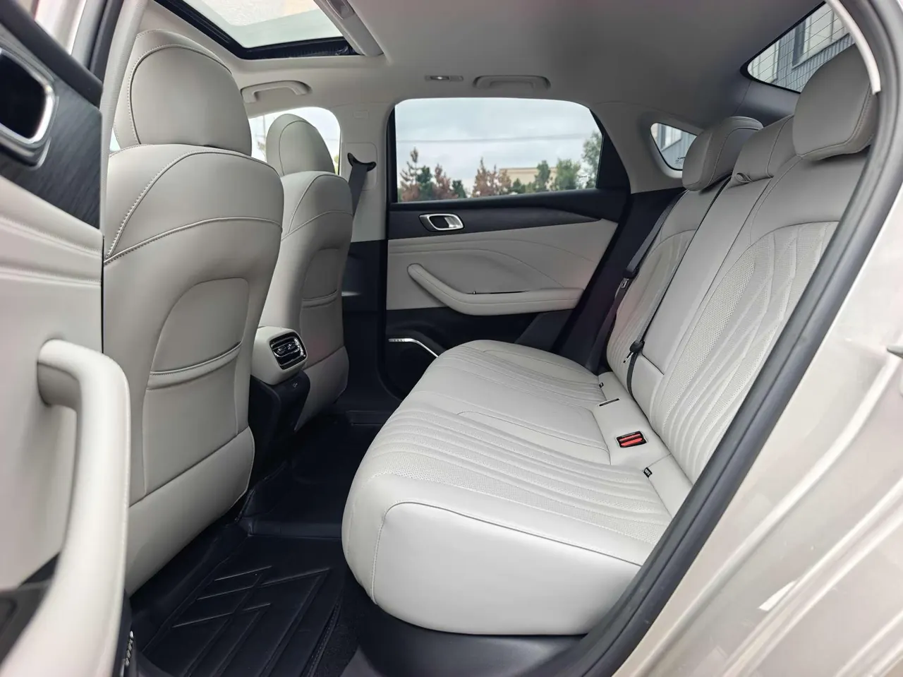 Geely Galaxy 2025 xingyao 6 EM-i 1.5 125km exploration version automatic gear 8