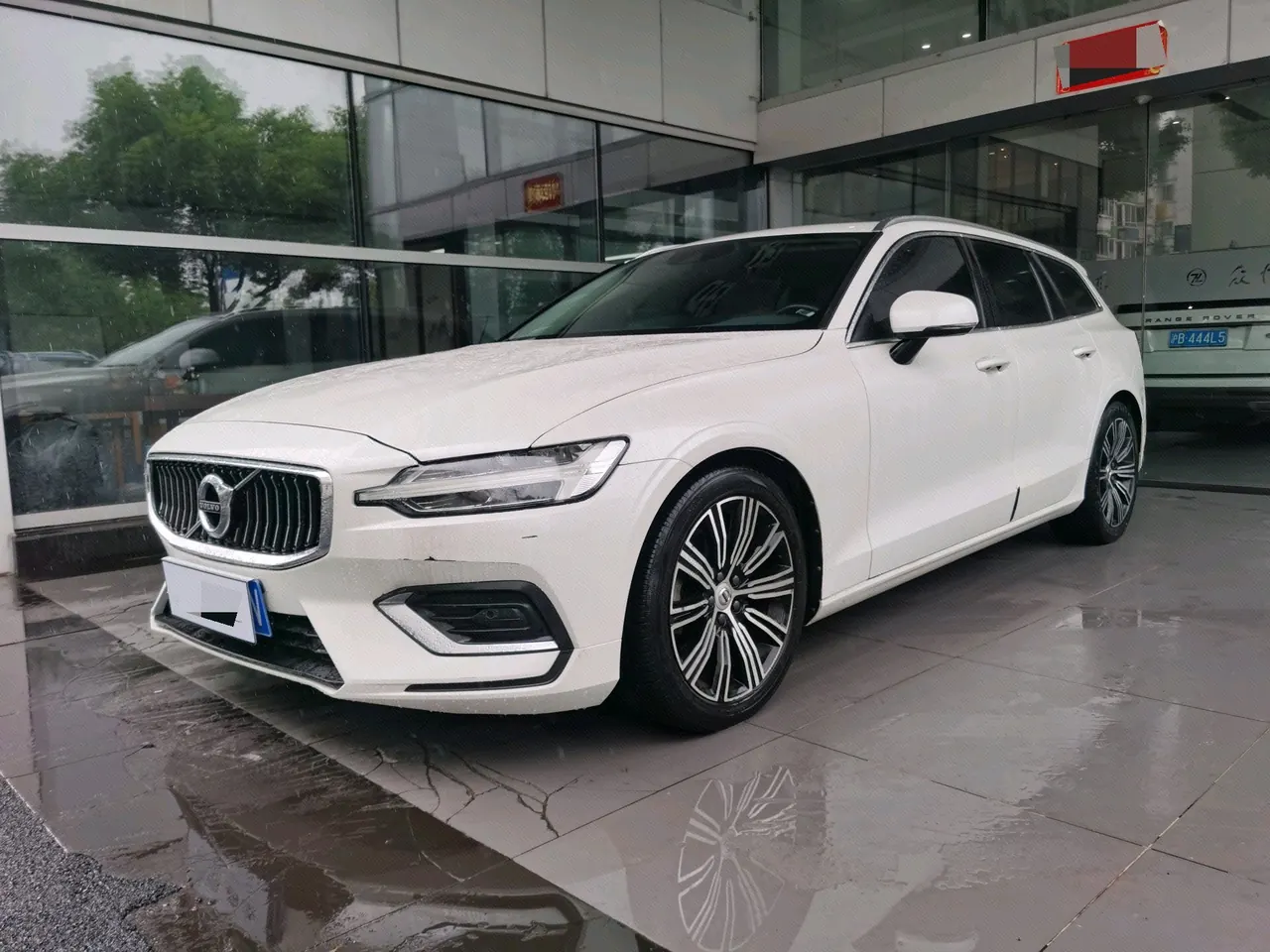Открыть галерею: Volvo V60 (Imported) 2020 V60 2.0T T5 Zhiyuan Sports Edition Automatic Gear