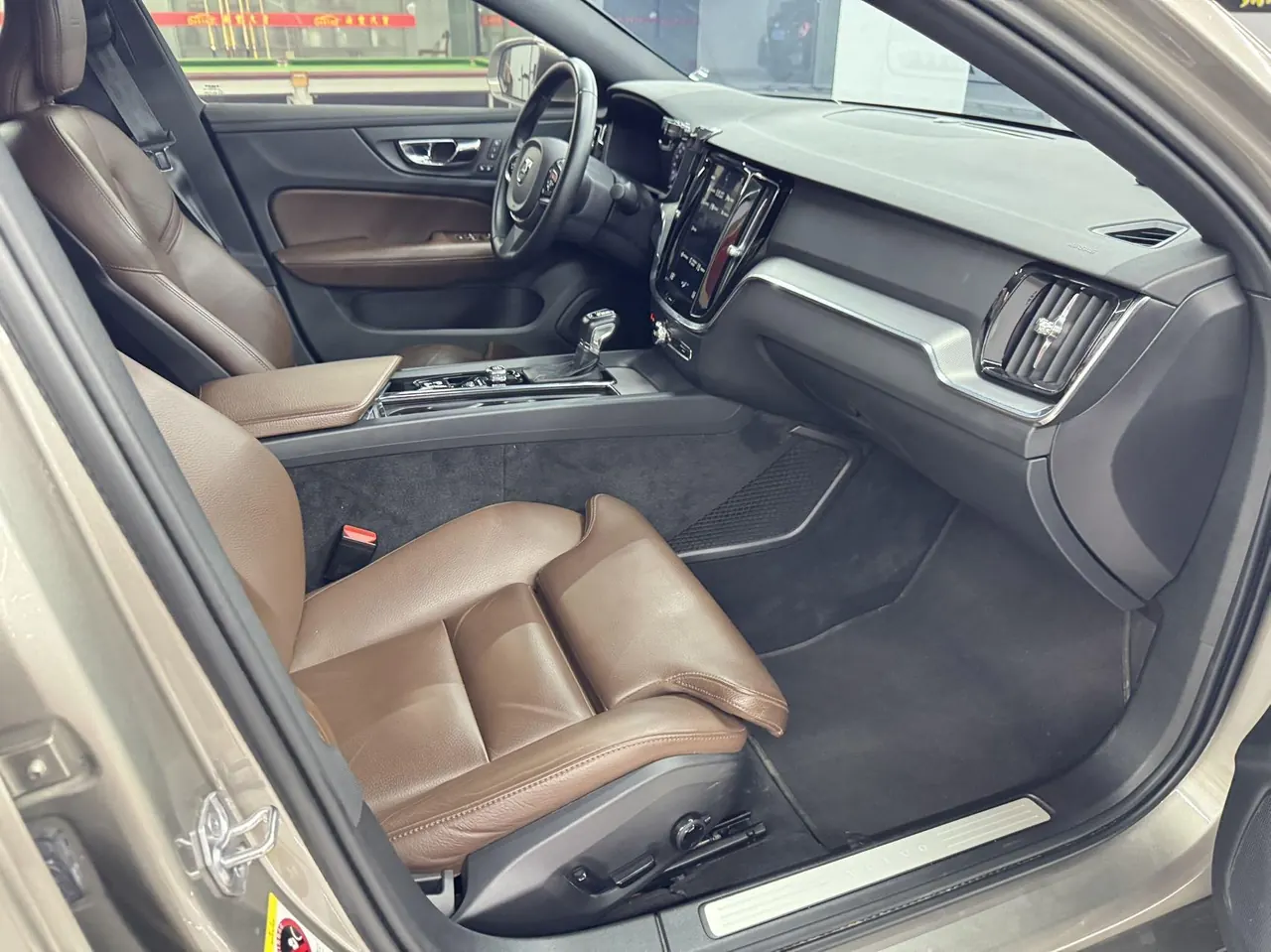 Volvo 2020 S60 2.0T T4 Zhiyuan Deluxe Edition Automatic Gear 10