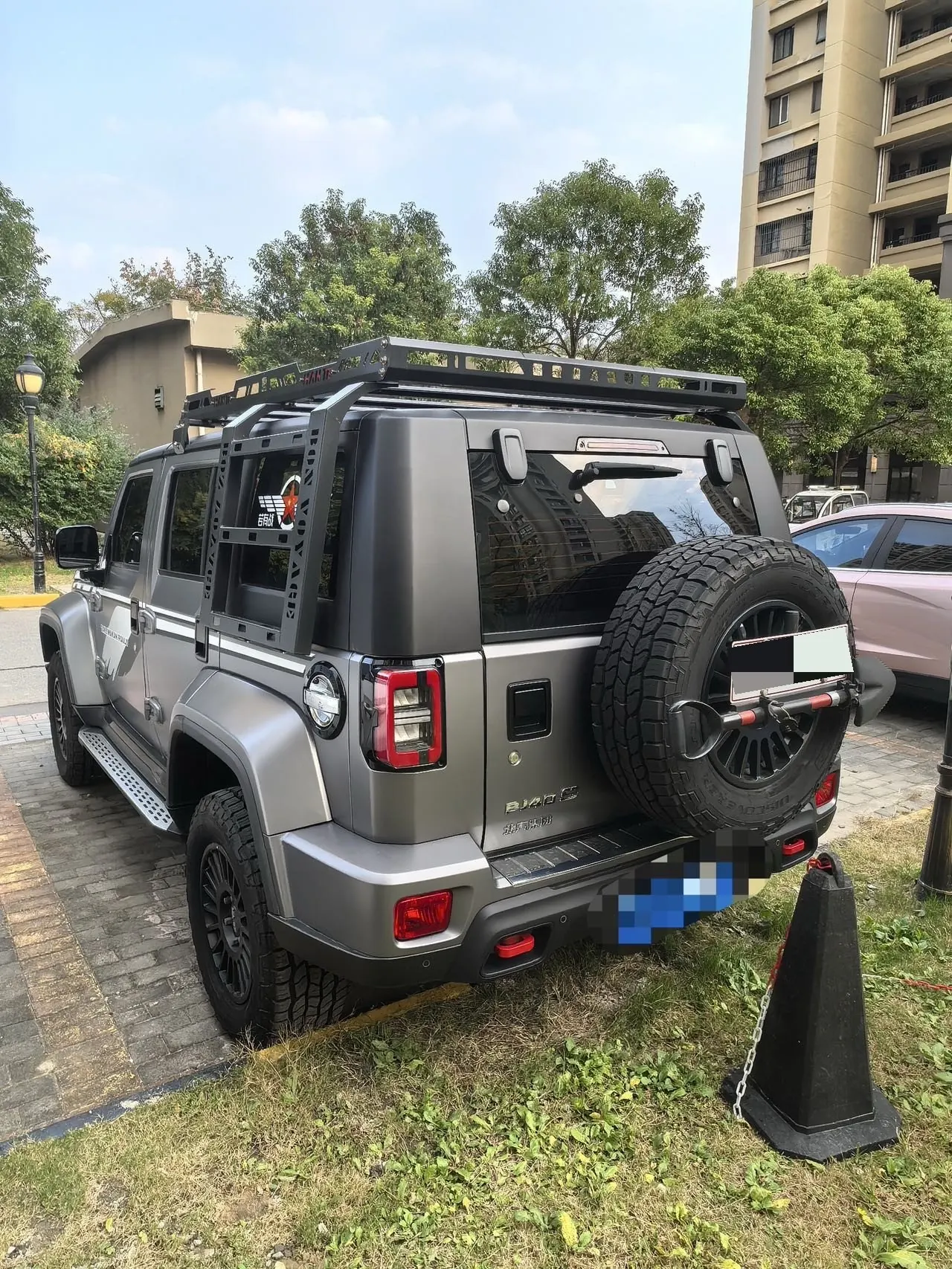 Beijing 2023 BJ40 2.0T 4-wheel drive city hunter version chivalrous automatic gear 2