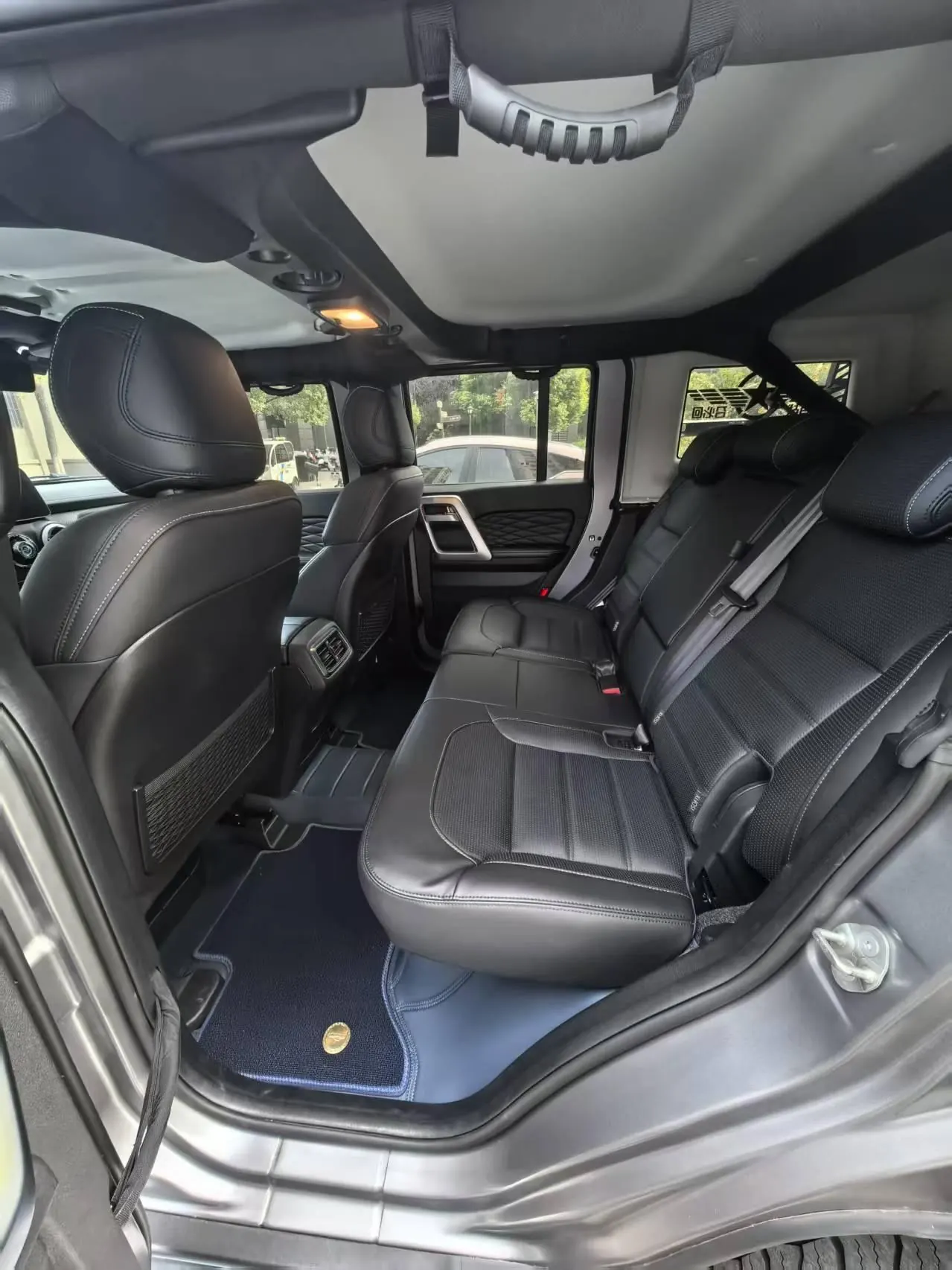 Beijing 2023 BJ40 2.0T 4-wheel drive city hunter version chivalrous automatic gear 5
