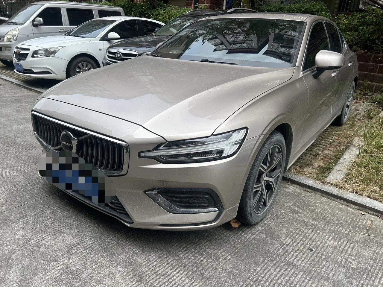 Volvo 2023 S60 48V 2.0T B4 Zhiyi Deluxe Edition Automatic Gear - View 1