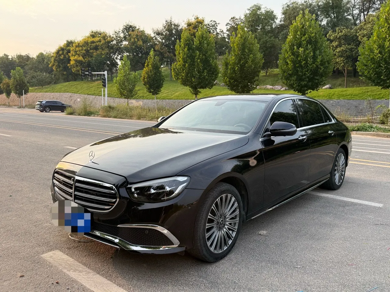 Открыть галерею: Mercedes Benz E Class 2023 E 300 L 2.0T Sports Luxury Automatic Gear
