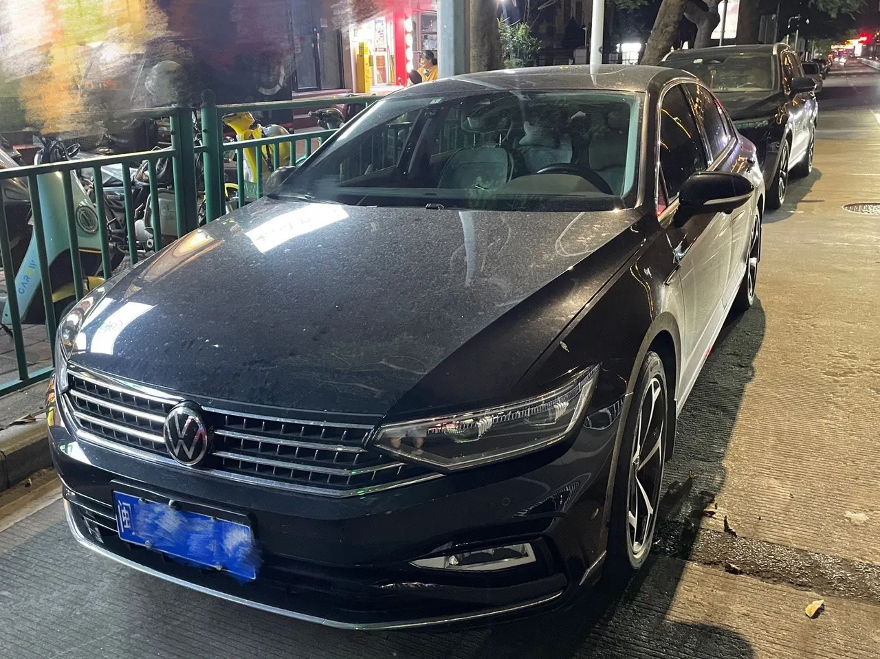 Открыть галерею: Volkswagen 2023 Magotan 2.0TSI 330TSI 2 million Commemorative Luxury Automatic Gear