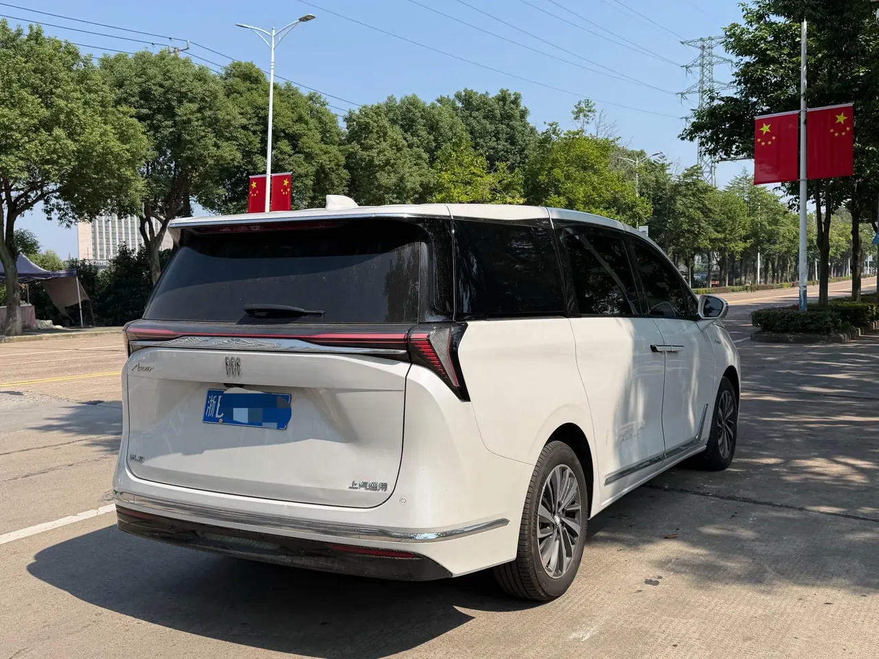 Buick 2026 GL8 ES Lu Zun 48V 2.0T Premium Edition Automatic Gear 4
