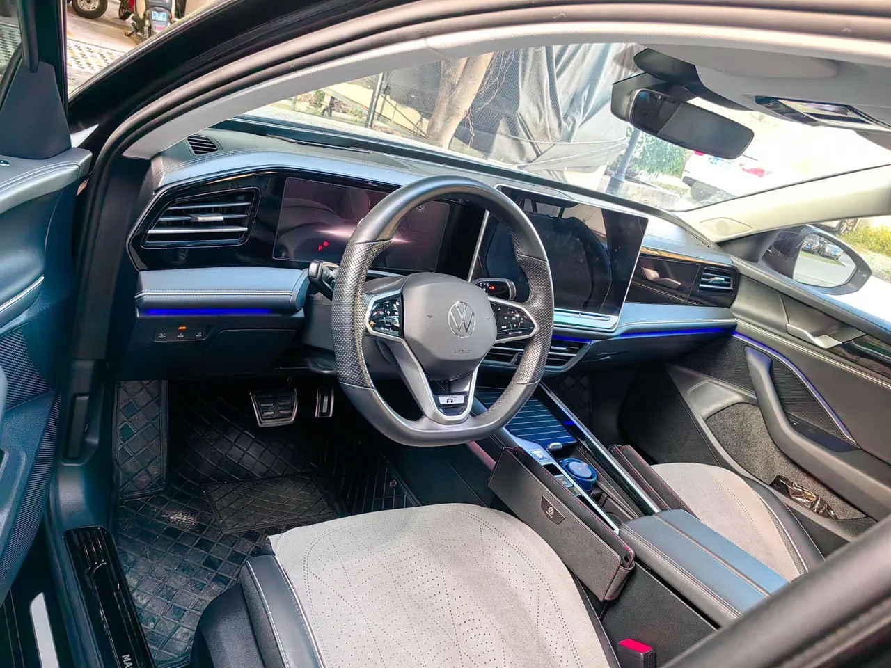 Volkswagen 2024 Magotan 2.0TSI 380TSI Premium Edition Da Mai Bag Automatic Gear 4