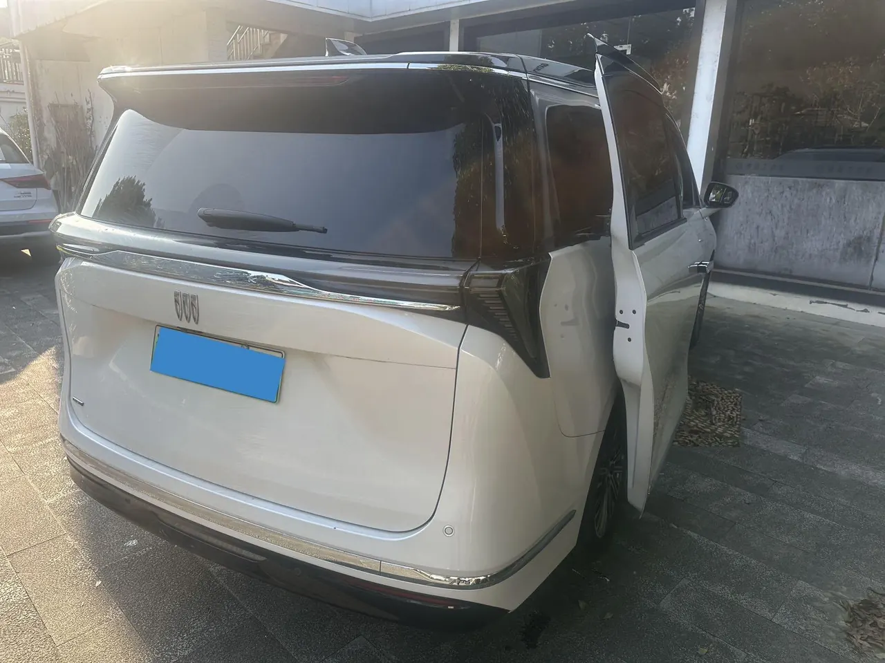 Buick 2024 GL8 Lu Zun PHEV 1.5T Exclusive Edition 7-seat Automatic Gear 3