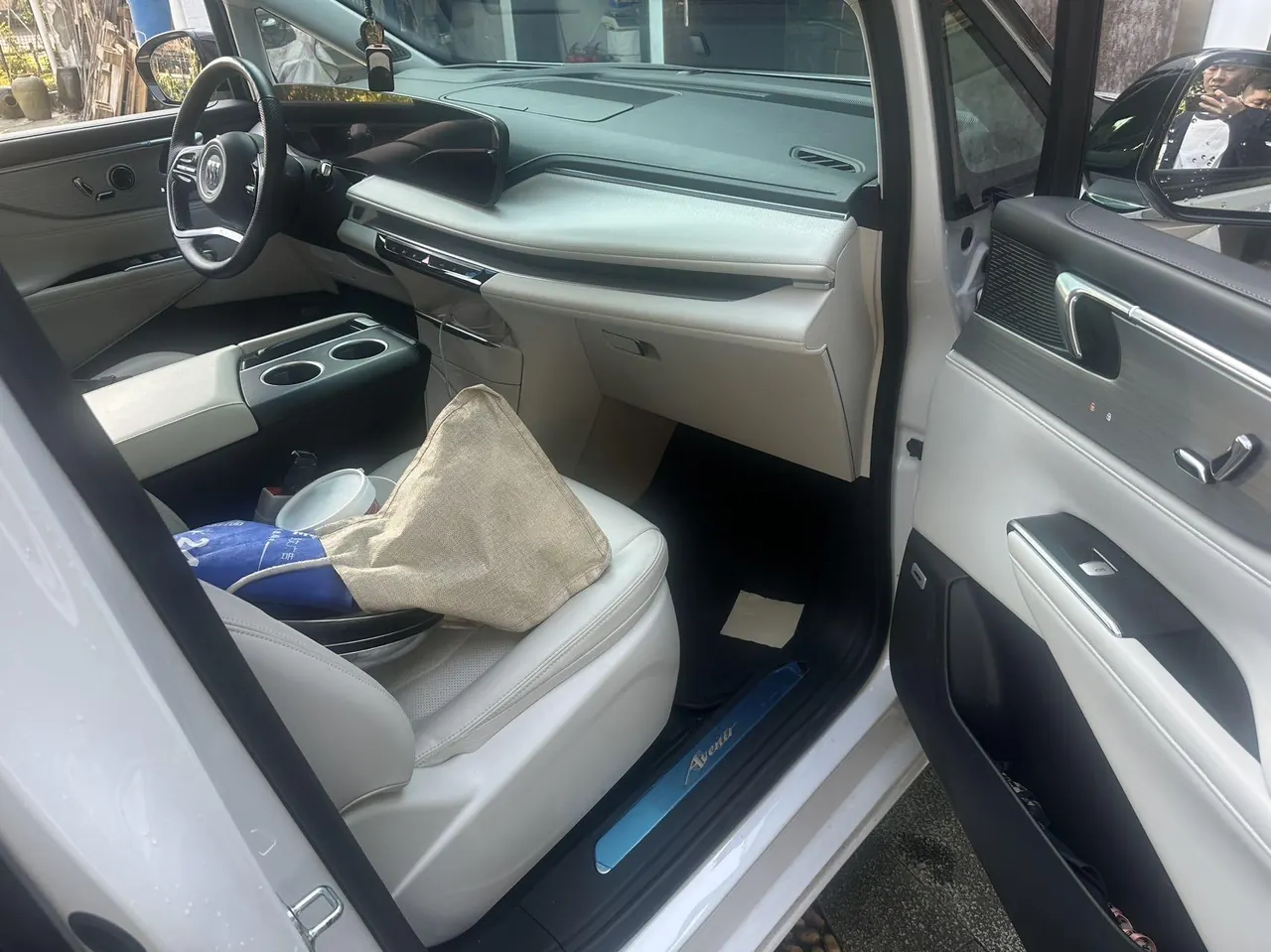 Buick 2024 GL8 Lu Zun PHEV 1.5T Exclusive Edition 7-seat Automatic Gear 5