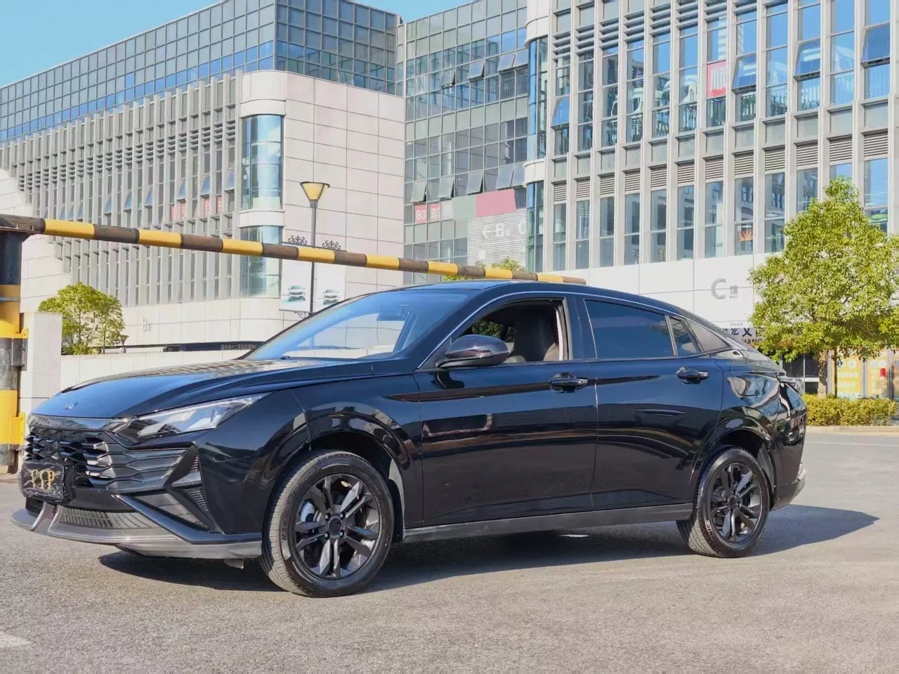 Aeolus 2025 Yixuan 1.5 Luxury Automatic Transmission - View 1