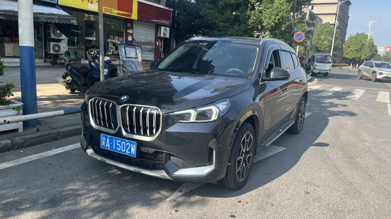 Open image lightbox: BMW 2025 X1 sDrive25Li 2.0T M sports suit automatic gear