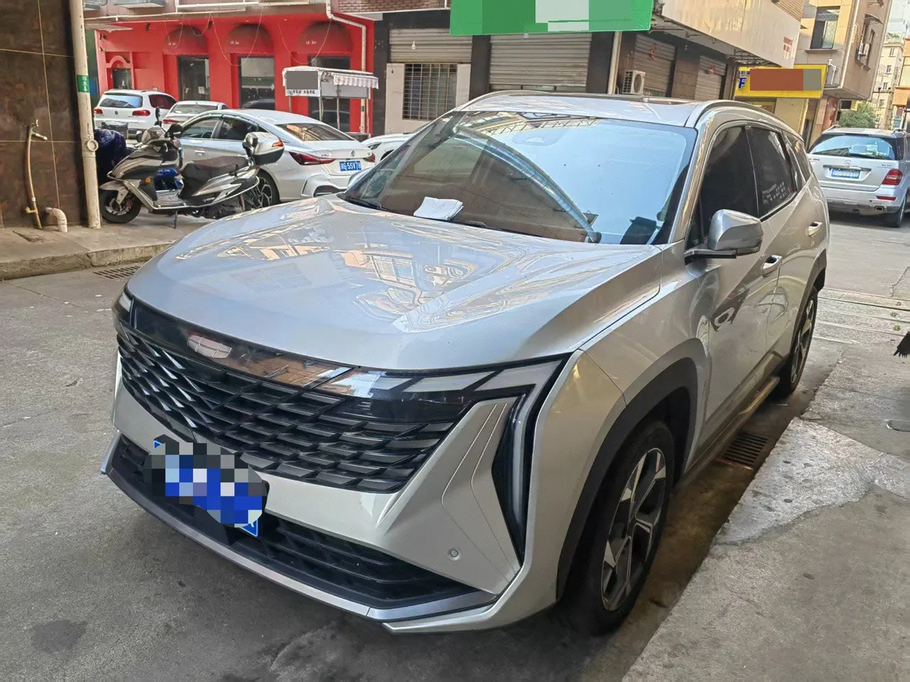 Открыть галерею: Geely 2024 Boyue L 1.5TD Premium Edition Automatic Gear
