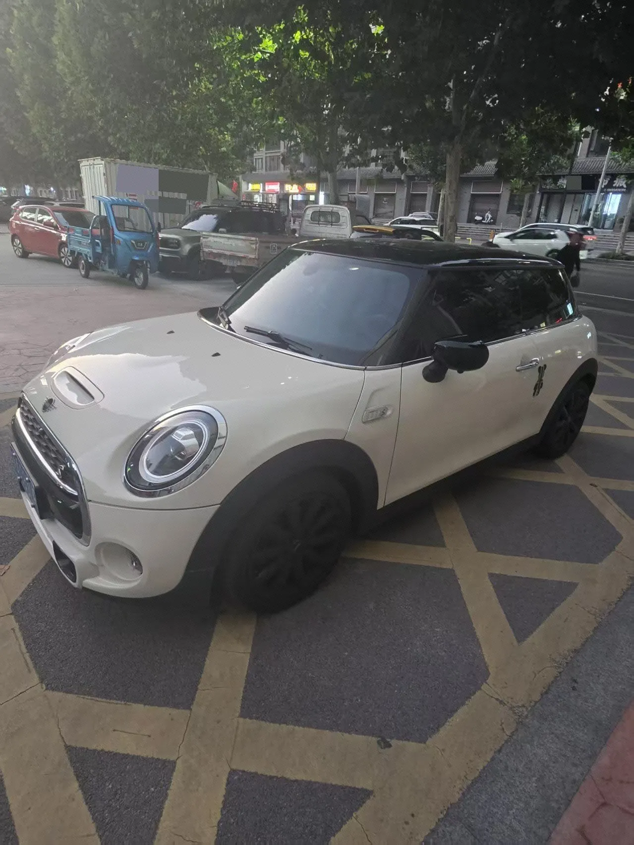 Открыть галерею: MINI Mini (imported) 2020 Mini Cooper S 2.0T classic automatic gear