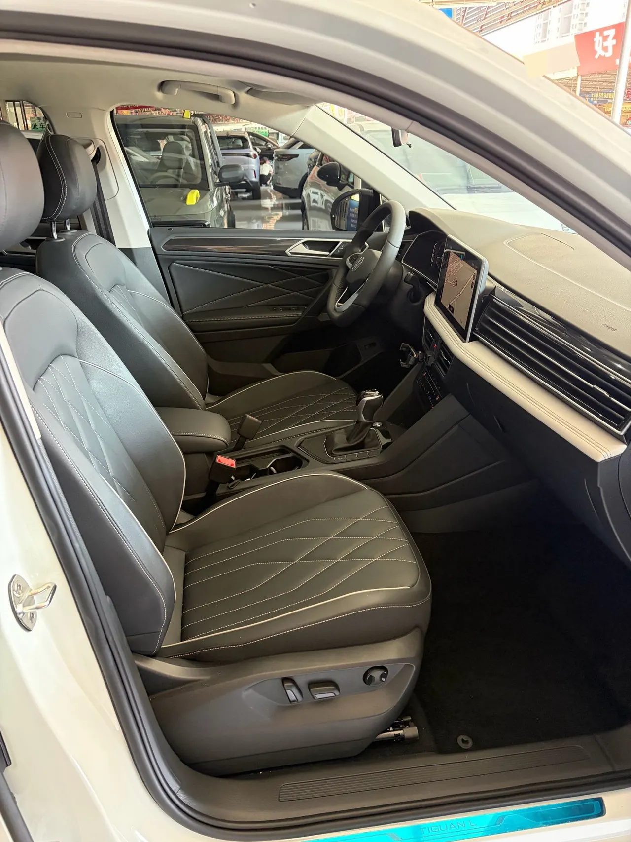 Volkswagen 2024 Tiguan L 1.5TSI 300TSI Two‑Wheel‑Drive Longteng Edition Automatic Transmission 5