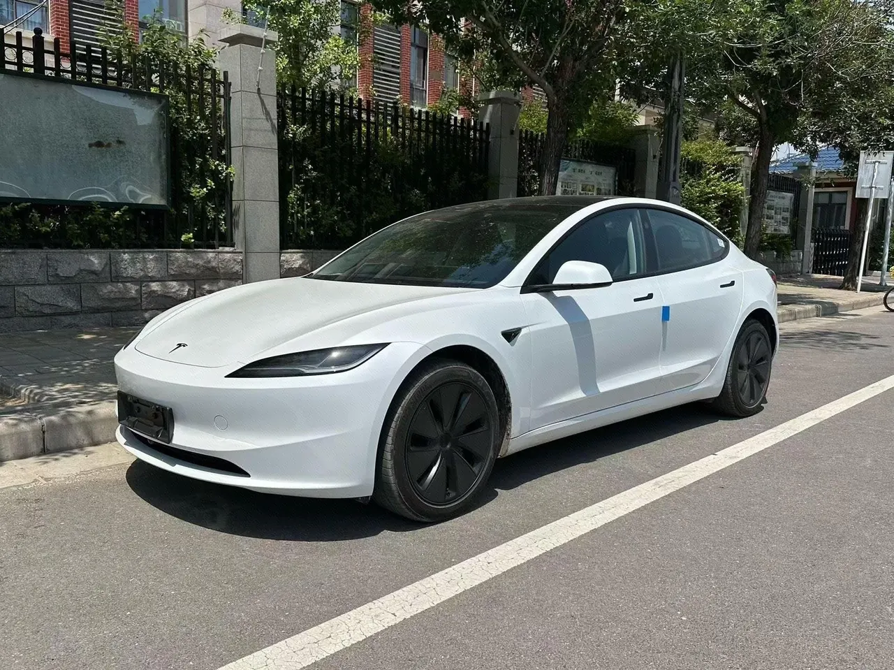 打开图片灯箱:Tesla 2025 Model 3 rear-wheel drive version of automatic transmission