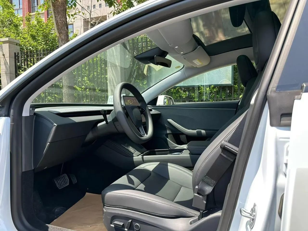 Tesla 2025 Model 3 rear-wheel drive version of automatic transmission 2