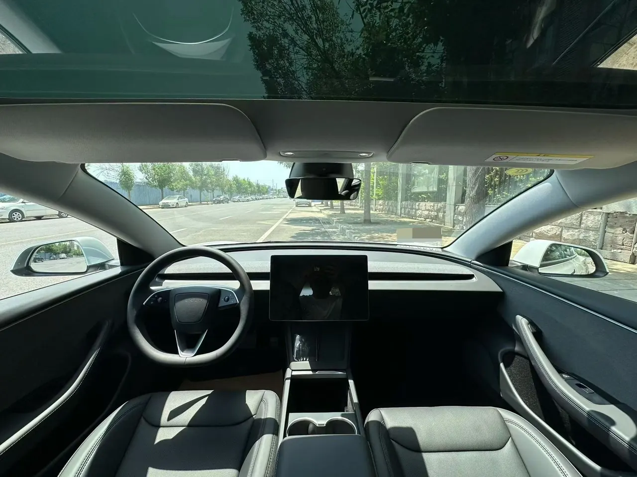 Tesla 2025 Model 3 rear-wheel drive version of automatic transmission 3
