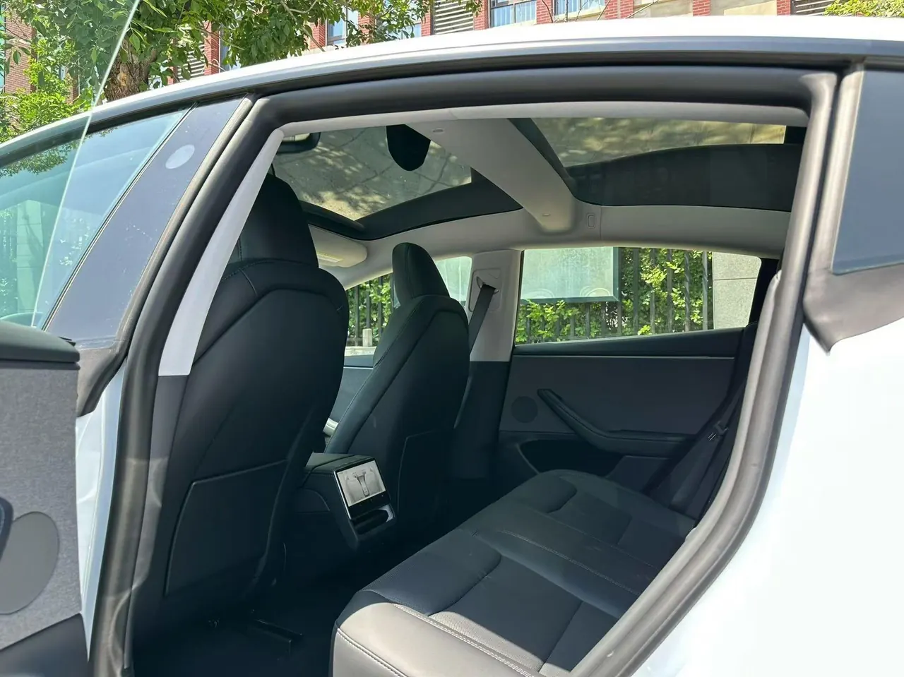Tesla 2025 Model 3 rear-wheel drive version of automatic transmission 4