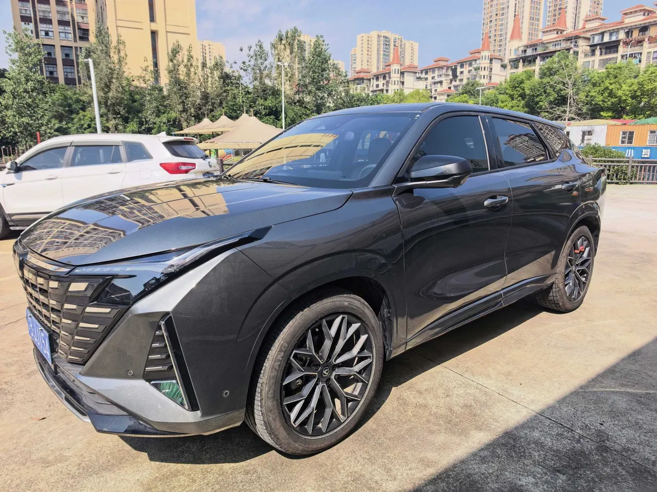ChangAn 2025 UNI-Z 1.5T 500Bar PRO automatic gear - View 1
