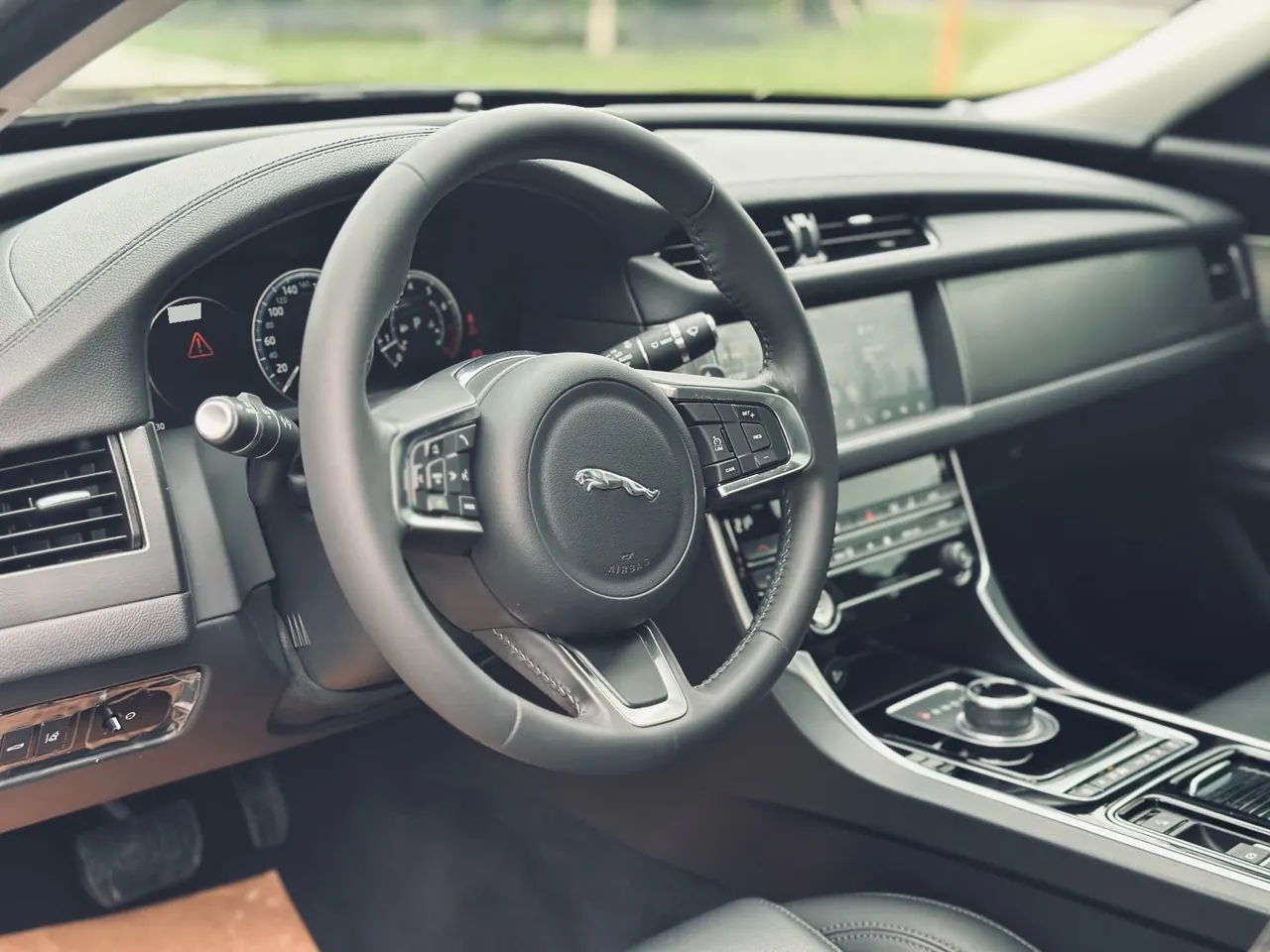 Jaguar 2020 XFL 2.0T P 10000.00g Drive Flag Edition Automatic Gear 3