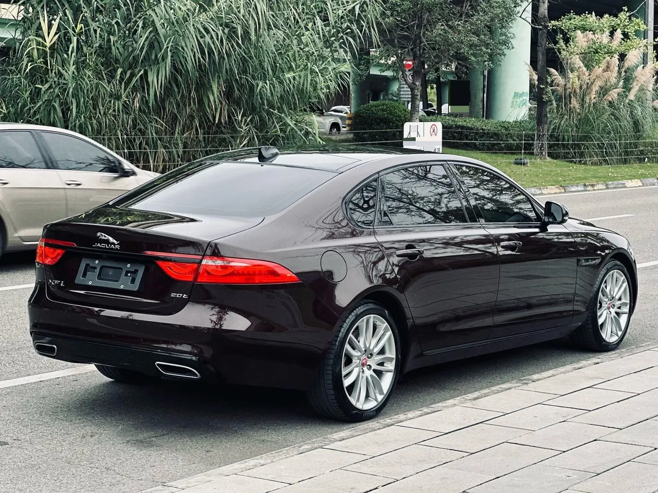 Jaguar 2020 XFL 2.0T P 10000.00g Drive Flag Edition Automatic Gear 8